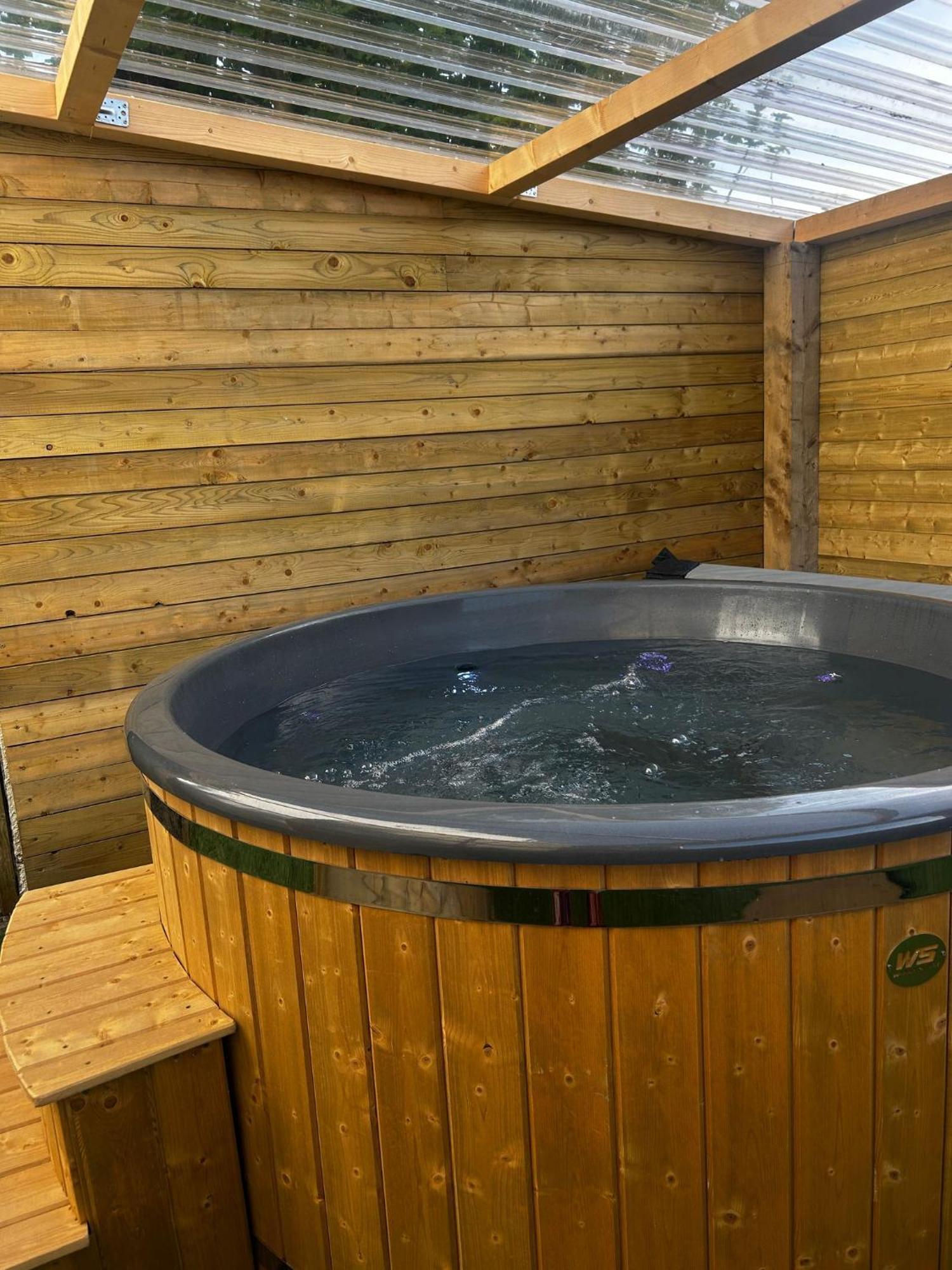 The Alpaca Farmhouse With Hot Tub And Alpaca Experience Included Dromara Экстерьер фото