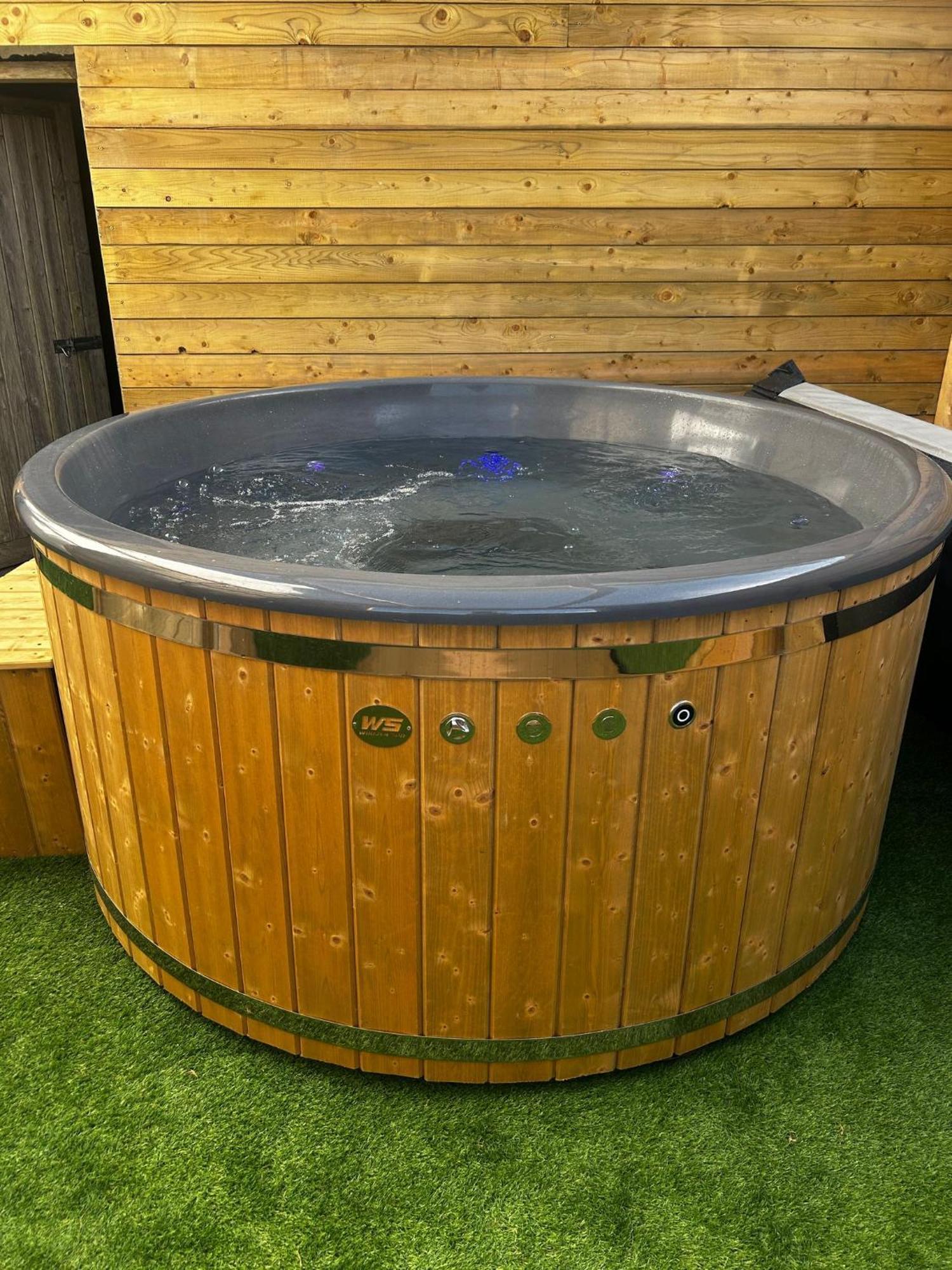 The Alpaca Farmhouse With Hot Tub And Alpaca Experience Included Dromara Экстерьер фото