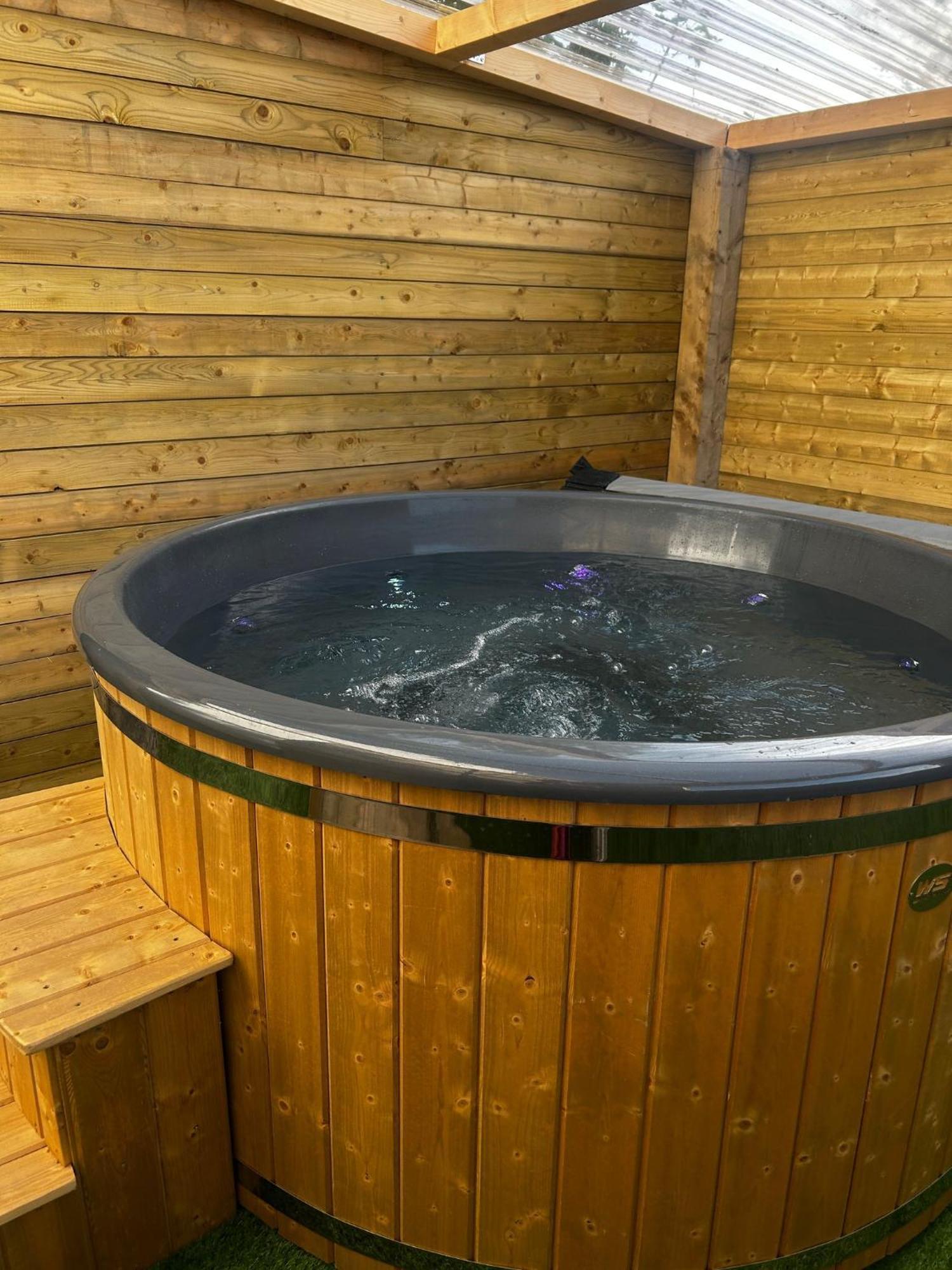 The Alpaca Farmhouse With Hot Tub And Alpaca Experience Included Dromara Экстерьер фото
